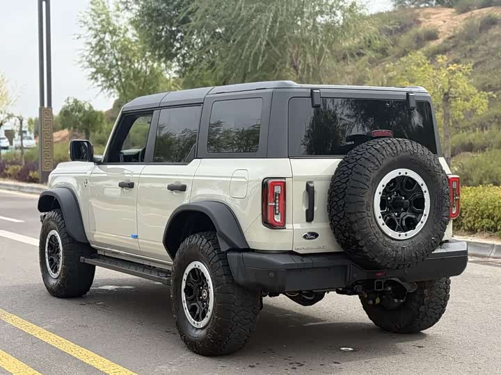 Ford Bronco 2024 2024款 2.3T 长滩大脚越野版