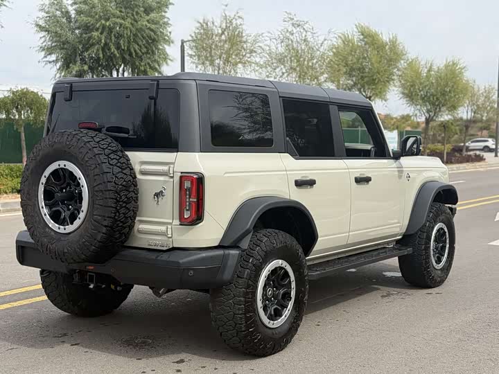 Ford Bronco 2024 2024款 2.3T 长滩大脚越野版