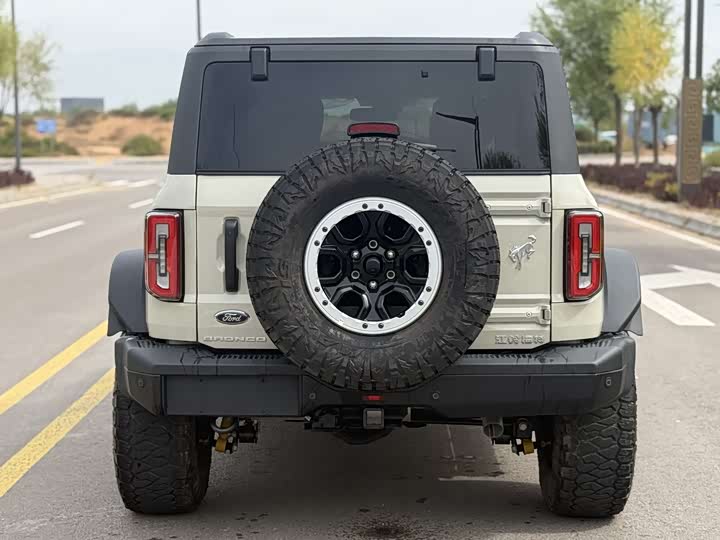 Ford Bronco 2024 2024款 2.3T 长滩大脚越野版