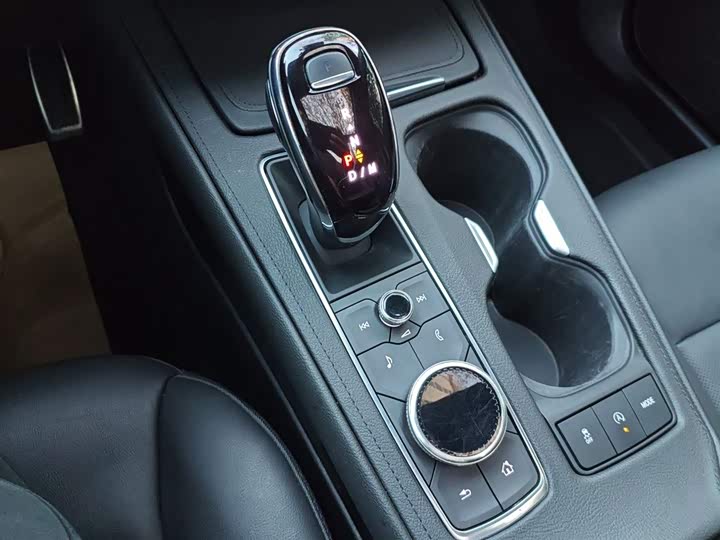 Cadillac XT4 2022 2022款 28T 四驱铂金型