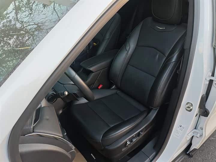 Cadillac XT4 2022 2022款 28T 四驱铂金型