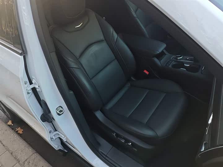 Cadillac XT4 2022 2022款 28T 四驱铂金型