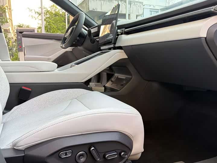 XPeng P7 2025 2025款 750 四驱高性能 Ultra