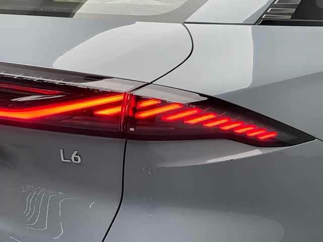 Geely Galaxy L6 2023 2023款 125km 星舰