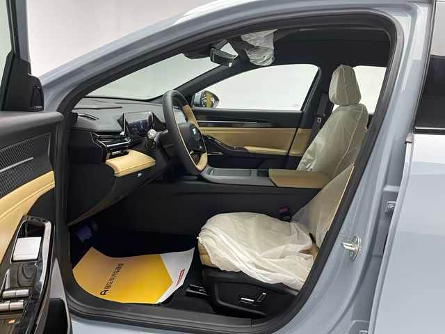 Geely Galaxy L6 2023 2023款 125km 星舰