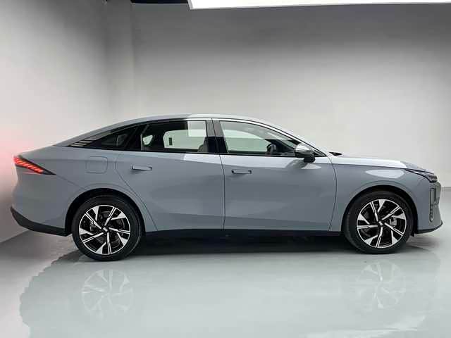 Geely Galaxy L6 2023 2023款 125km 星舰