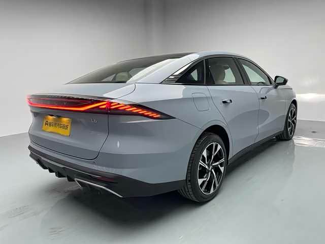 Geely Galaxy L6 2023 2023款 125km 星舰