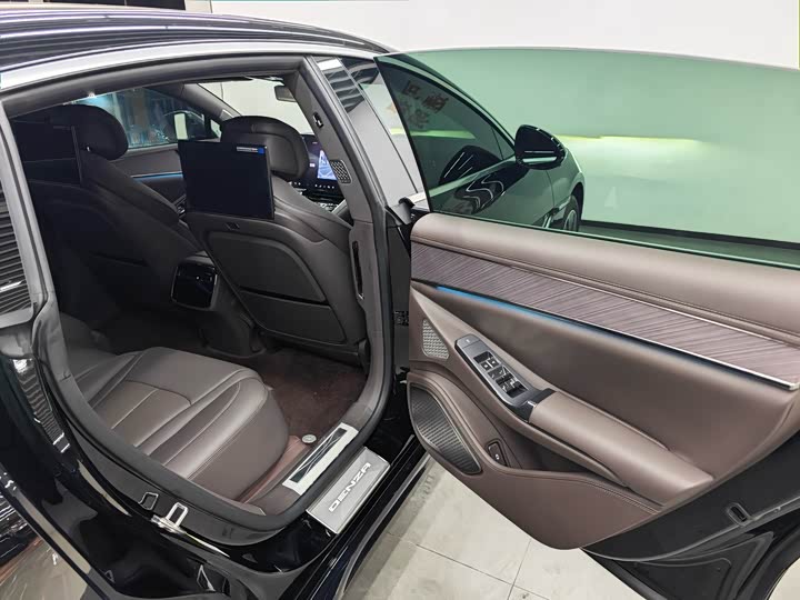 Denza Z9 2024 2024款 1100km 四驱Ultra版