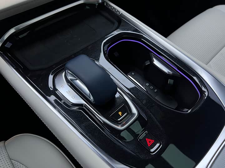 Zeekr 009 2024 2024款 七座过道版四驱 108kWh