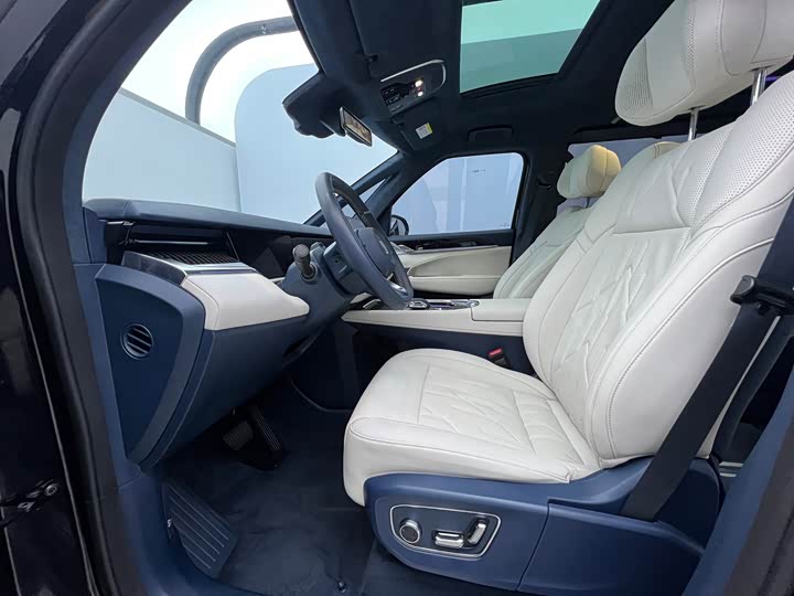 Zeekr 009 2024 2024款 七座过道版四驱 108kWh