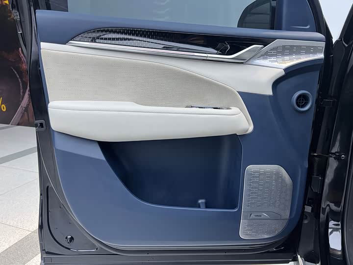 Zeekr 009 2024 2024款 七座过道版四驱 108kWh