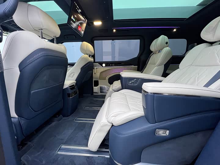 Zeekr 009 2024 2024款 七座过道版四驱 108kWh