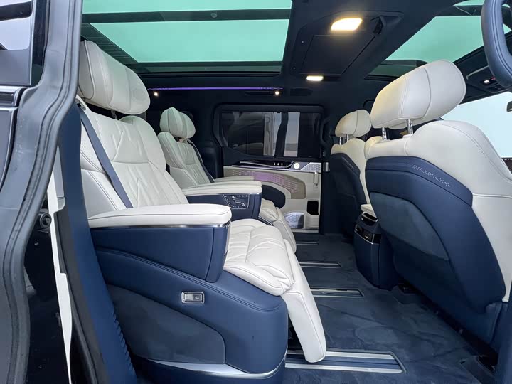 Zeekr 009 2024 2024款 七座过道版四驱 108kWh