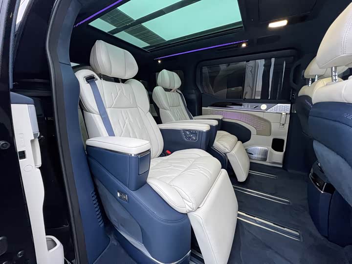 Zeekr 009 2024 2024款 七座过道版四驱 108kWh