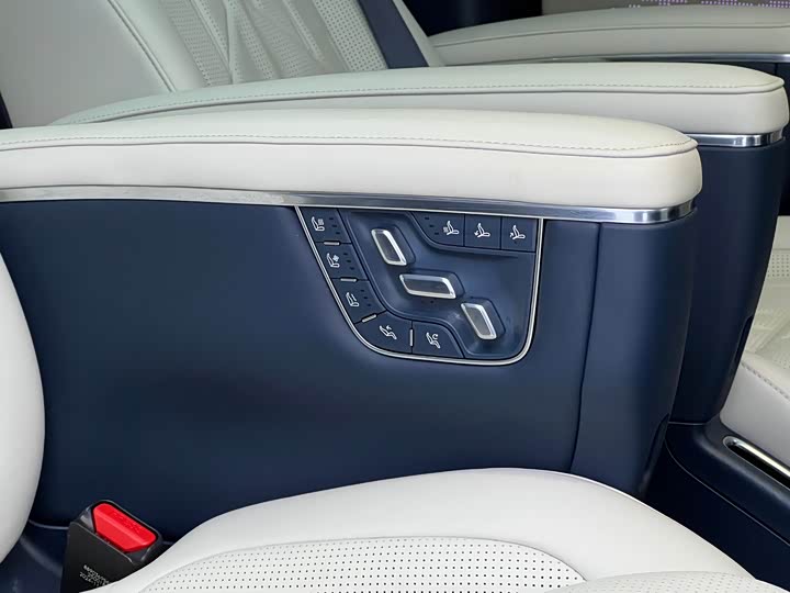 Zeekr 009 2024 2024款 七座过道版四驱 108kWh