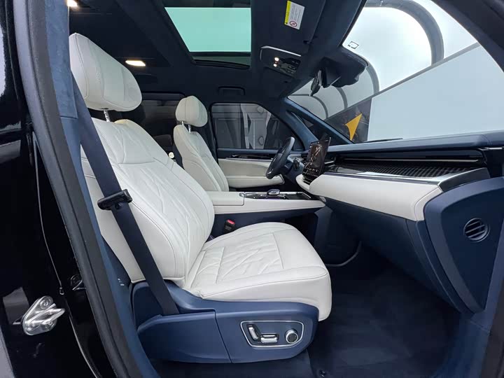 Zeekr 009 2024 2024款 七座过道版四驱 108kWh