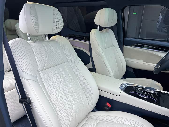 Zeekr 009 2024 2024款 七座过道版四驱 108kWh