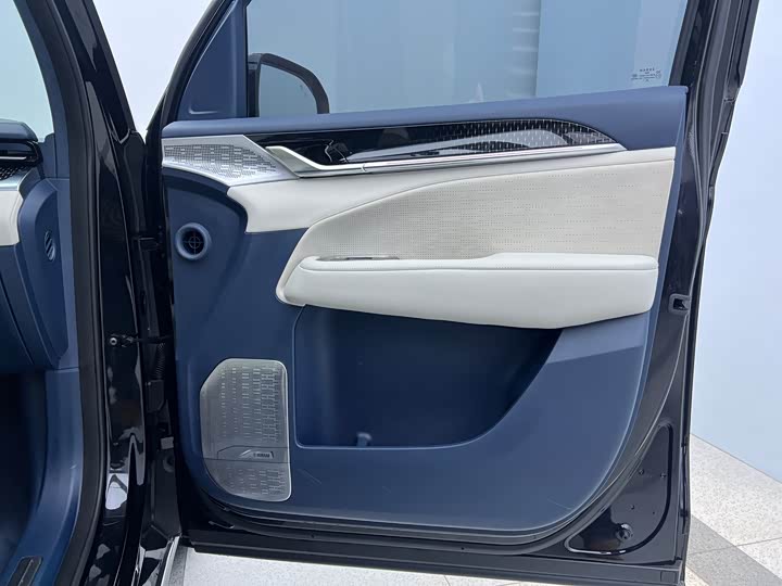 Zeekr 009 2024 2024款 七座过道版四驱 108kWh