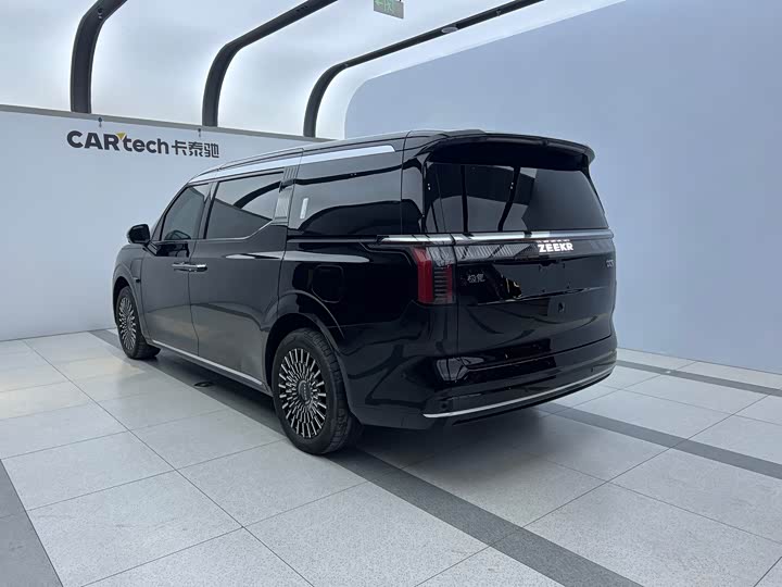 Zeekr 009 2024 2024款 七座过道版四驱 108kWh