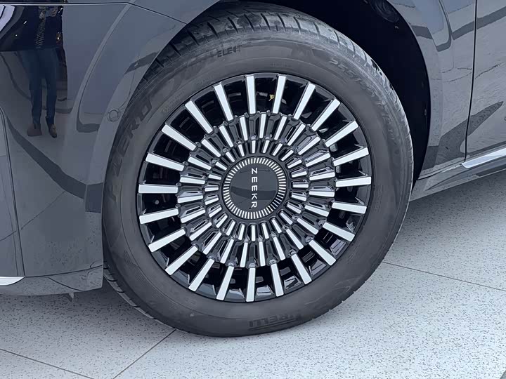 Zeekr 009 2024 2024款 七座过道版四驱 108kWh