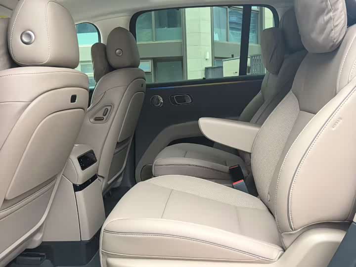 LiXiang i8 2025 2025款 标准版