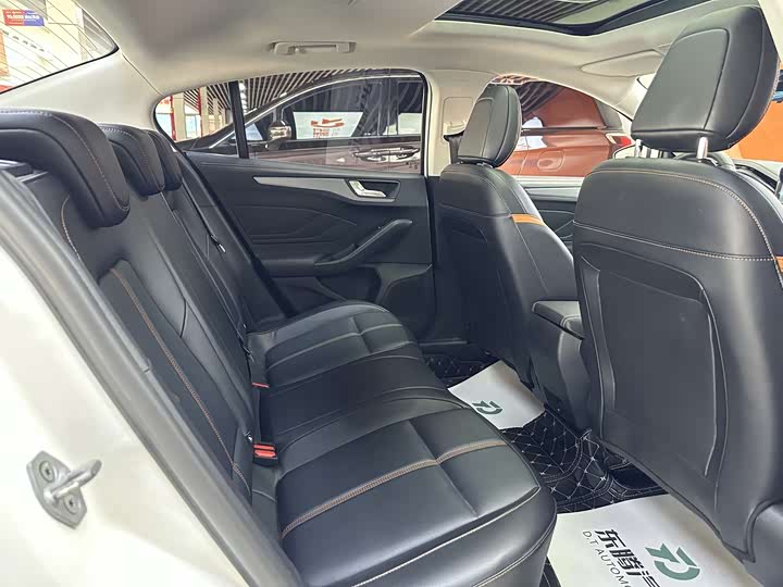 Ford Focus 2022 2022款 三厢 EcoBoost 180 自动竞速版