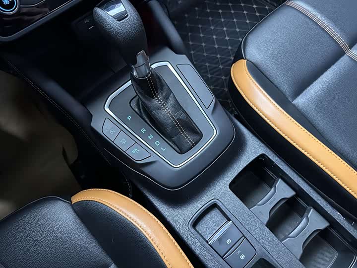 Ford Focus 2022 2022款 三厢 EcoBoost 180 自动竞速版