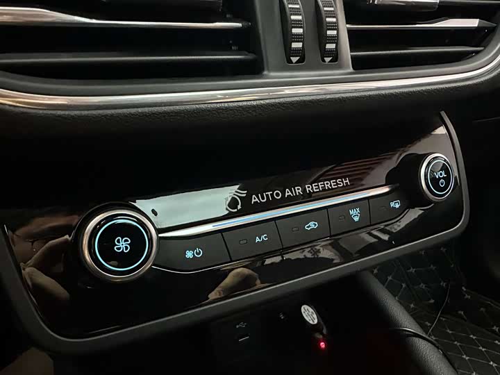 Ford Focus 2022 2022款 三厢 EcoBoost 180 自动竞速版