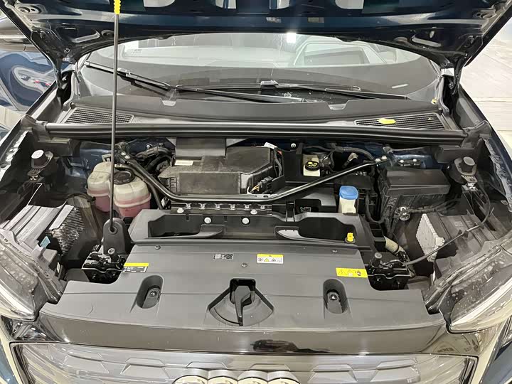 Audi Q5 e-tron 2023 2023款 40 e-tron 星耀型 锦衣套装