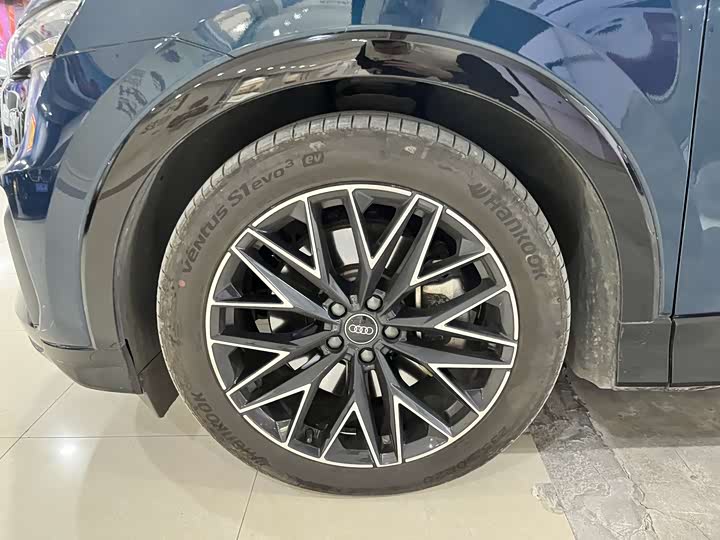 Audi Q5 e-tron 2023 2023款 40 e-tron 星耀型 锦衣套装