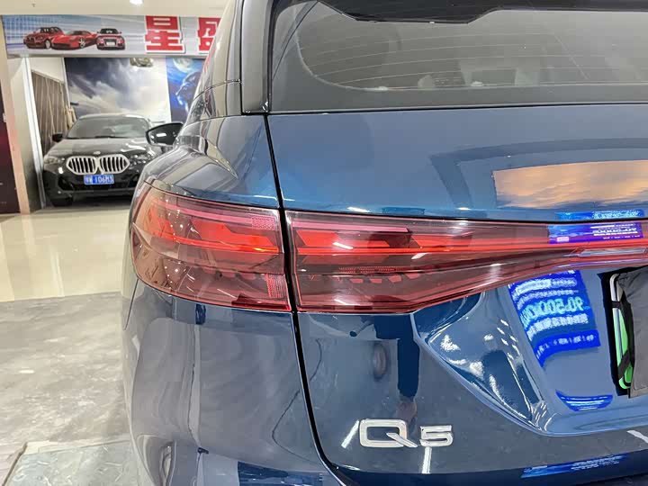 Audi Q5 e-tron 2023 2023款 40 e-tron 星耀型 锦衣套装