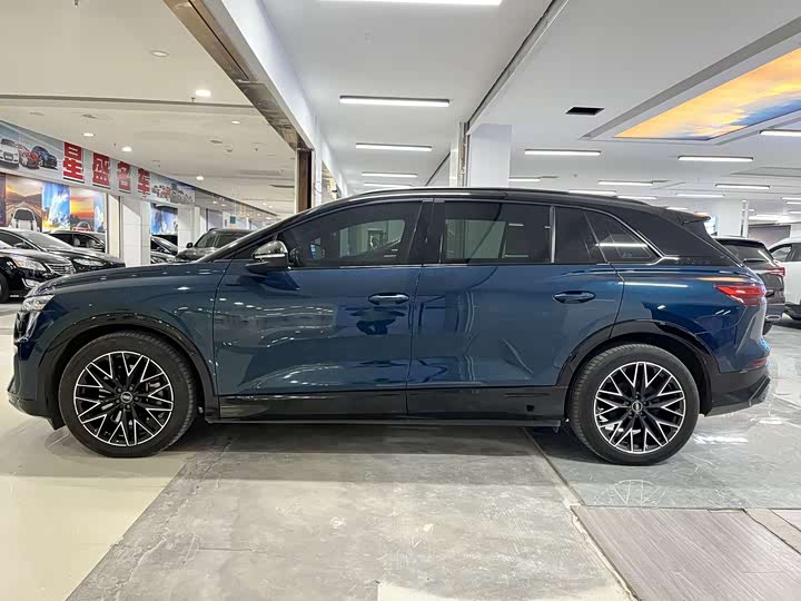 Audi Q5 e-tron 2023 2023款 40 e-tron 星耀型 锦衣套装