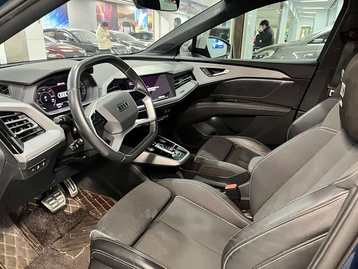 Audi Q5 e-tron 2023 2023款 40 e-tron 星耀型 锦衣套装