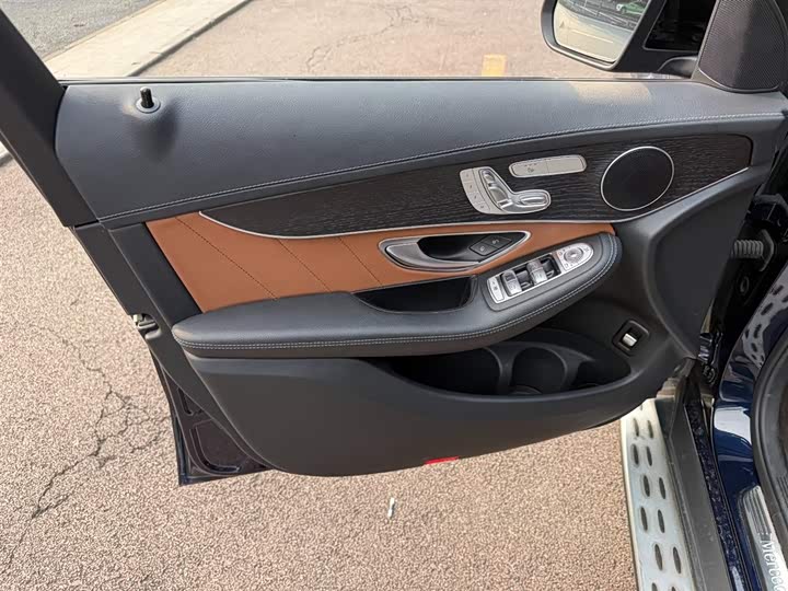 Mercedes-Benz GLC-Class Coupe 2023 2023款 改款 GLC 300 4MATIC 轿跑SUV