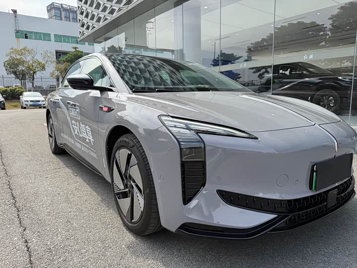 Hongqi EH7 2025 2025款 640 四驱 智选版