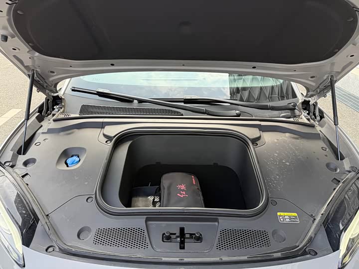 Hongqi EH7 2025 2025款 640 四驱 智选版