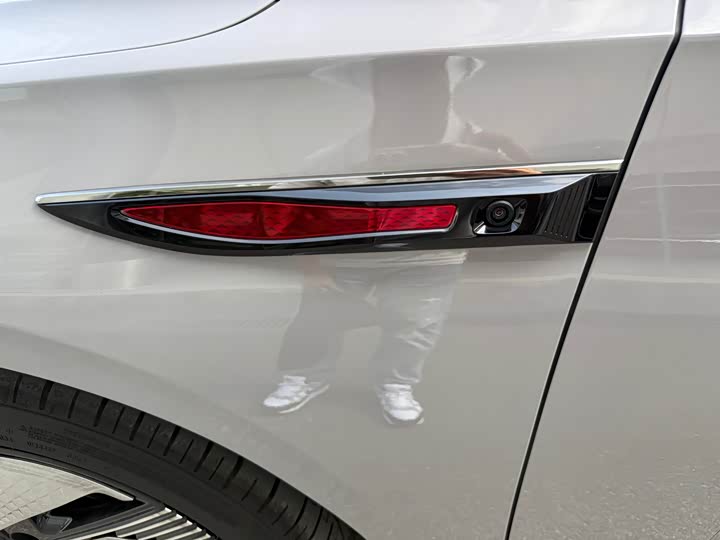 Hongqi EH7 2025 2025款 640 四驱 智选版