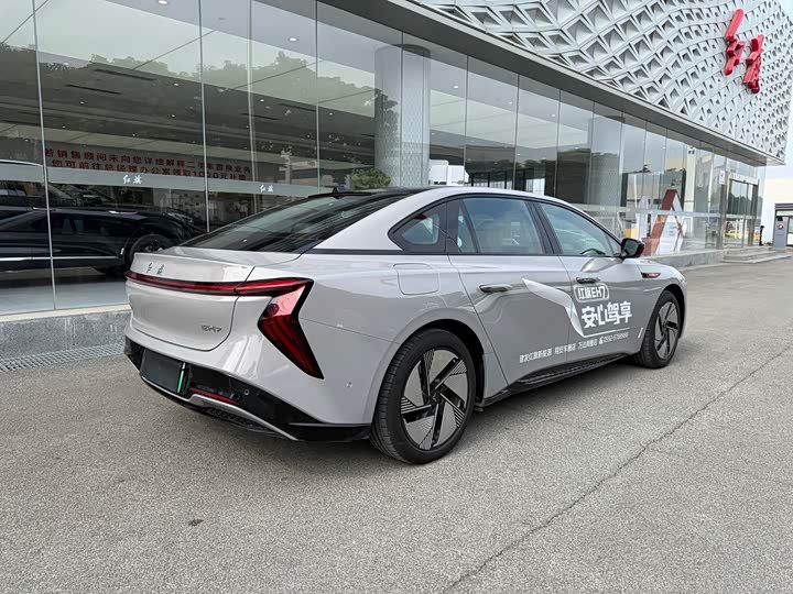 2025 Hongqi EH7