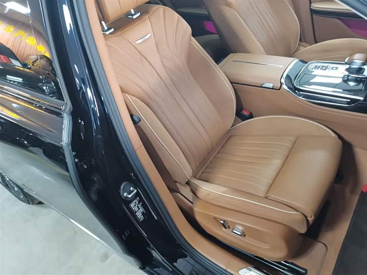 Hongqi H9 2024 2024款 2.0T 旗畅 私享风尚版