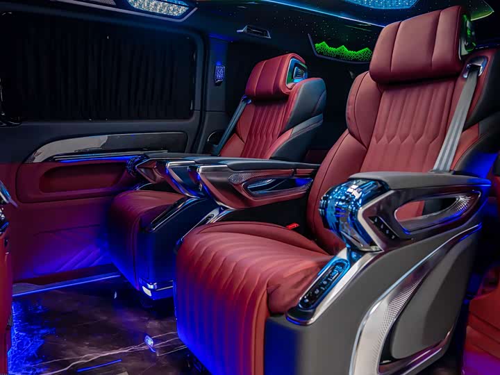 Mercedes-Benz Vito 2024 2024款 2.0T 商务版 7座