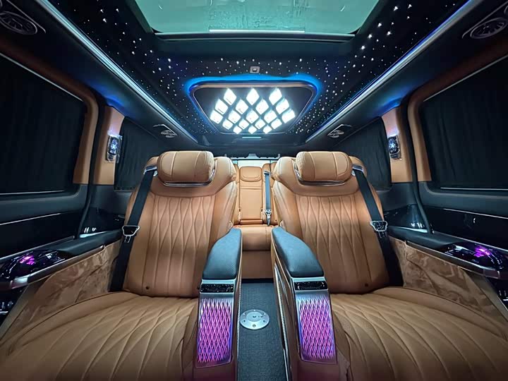 Mercedes-Benz V-Class 2024 2024款 V 300 L 长轴距豪华版