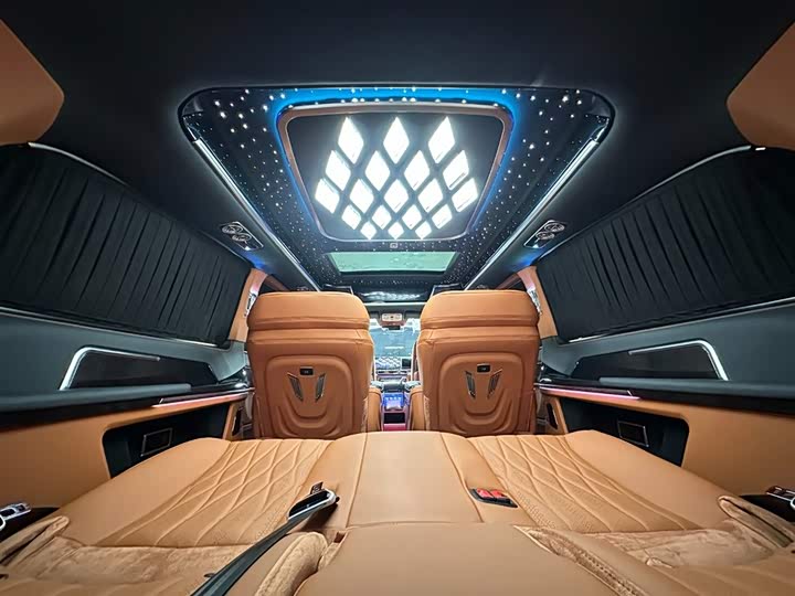 Mercedes-Benz V-Class 2024 2024款 V 300 L 长轴距豪华版