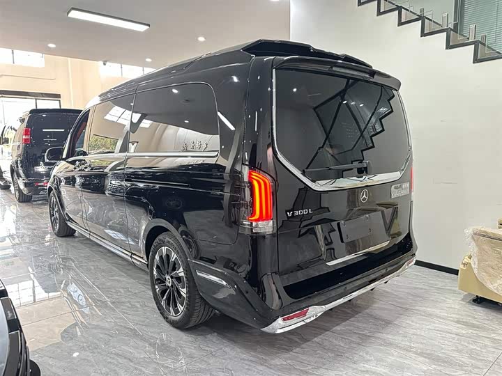 Mercedes-Benz V-Class 2024 2024款 V 300 L 长轴距豪华版