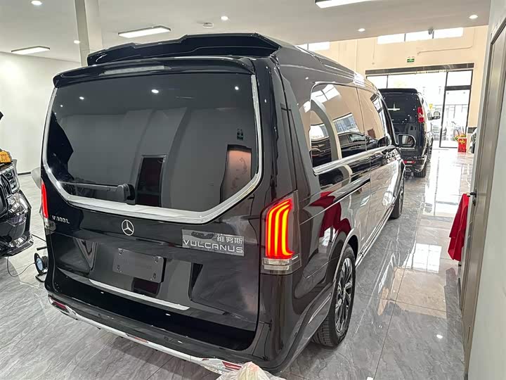 Mercedes-Benz V-Class 2024 2024款 V 300 L 长轴距豪华版