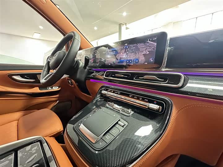 Mercedes-Benz V-Class 2024 2024款 V 300 L 长轴距豪华版