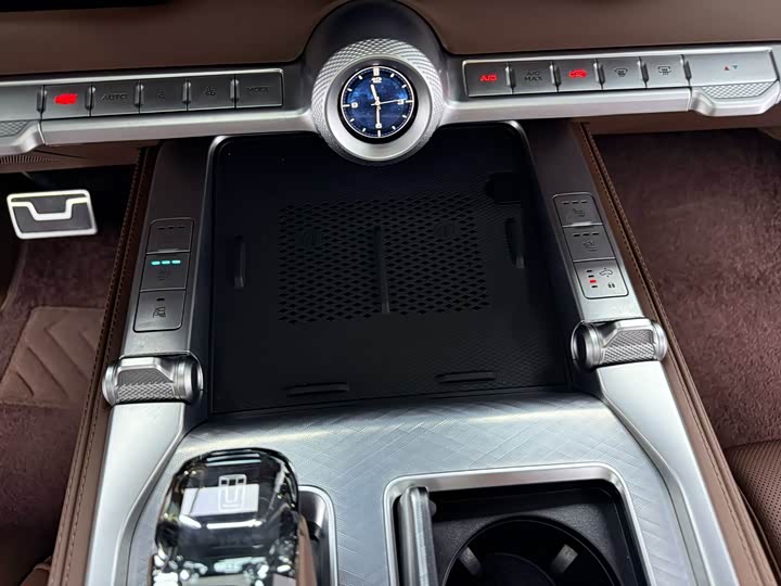 Tank 700 Hybrid 2024 2024款 Hi4-T 极境版