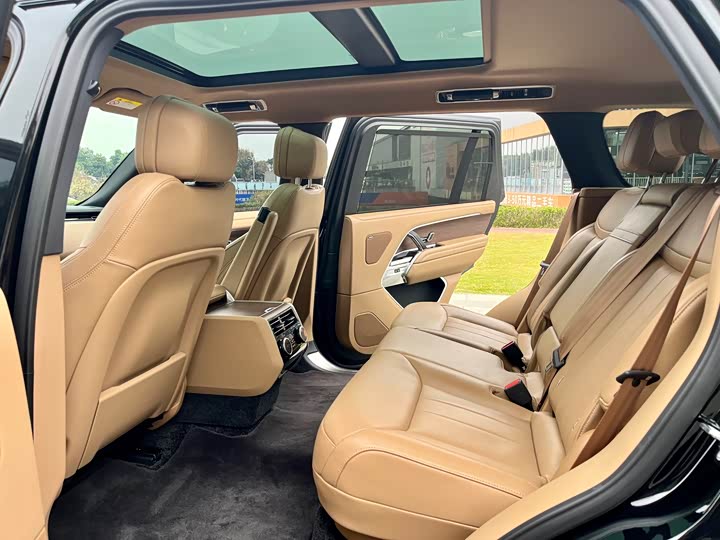 Land Rover Range Rover 2025 2025款 3.0 L6 400PS 盛世加长版