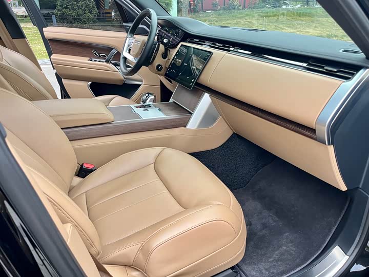 Land Rover Range Rover 2025 2025款 3.0 L6 400PS 盛世加长版