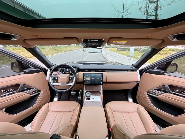 Land Rover Range Rover 2025 2025款 3.0 L6 400PS 盛世加长版