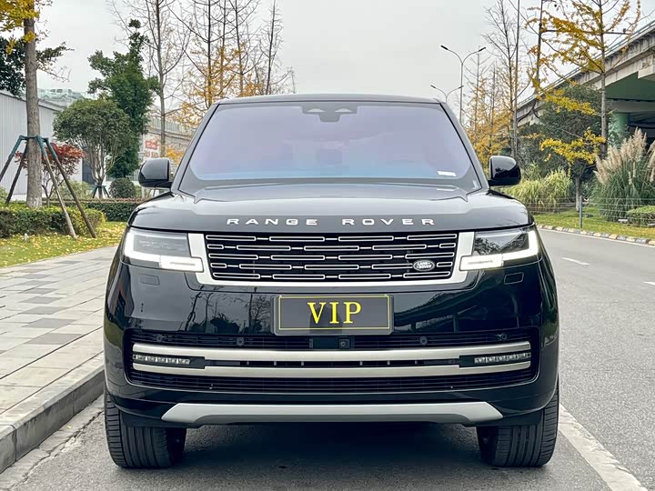 Land Rover Range Rover 2025 2025款 3.0 L6 400PS 盛世加长版